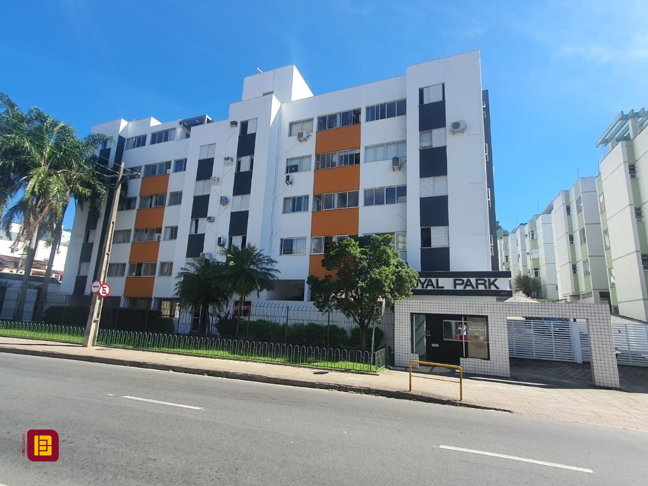 Apartamentos com 41m², 1 quarto, 1 garagem, no bairro Carvoeira em Florianópolis